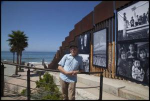 “En los Campos del Norte (In the Fields of the North)” is an exhibition of photographs of farm workers in the U.S., almost all migrants from Mexico, taken by David Bacon (shown here). The photgraphs are hung on the iron bars of the border wall between Mexico and the U.S., in Playas de Tijuana on the Mexican side.