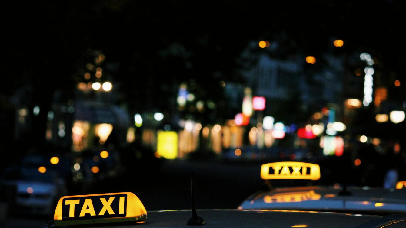 shallow focus photography of Taxi signage
