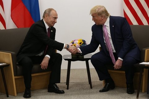 Putin and Trump shaking hands