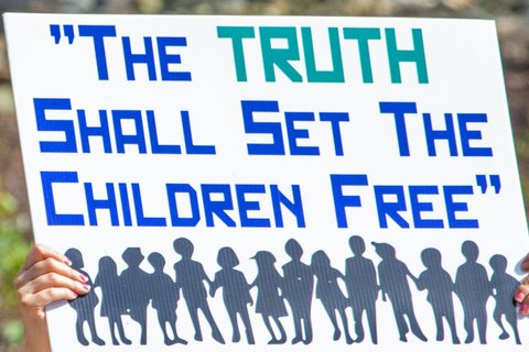 A sign that says "The Truth shall set the children free."