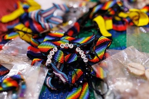 Jewelry with the colors of the rainbow flag. 