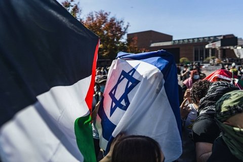 a clash of the israeli and palestinian flags.