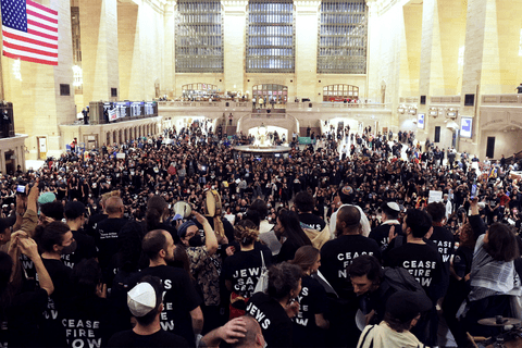 Thousands of protestors in Grand Central Station wearing tshirts asking for a ceasefire