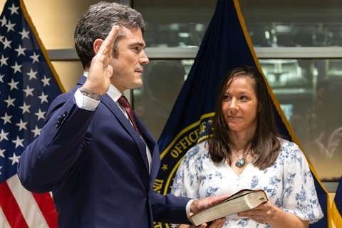 Joe Kent swearing in to office.