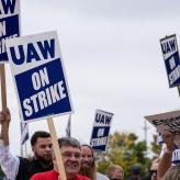 Protest signs that say "UAW on strike"